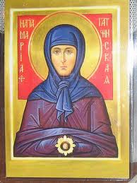 Les reliques qui reposent sous l'autel de la nouvelle église en bois sont celles de S. Marie de Gatchina, une martyre du XXe siècle