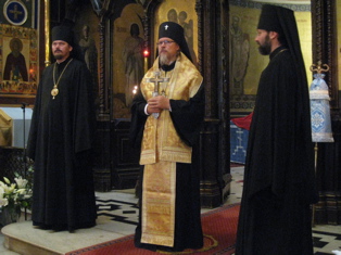 Son Eminence l’Archevêque Job de Telmessos a accueilli à la cathédrale Saint Alexandre de la Neva à Paris Son Eminence l’Archevêque Marc d’Egorevsk