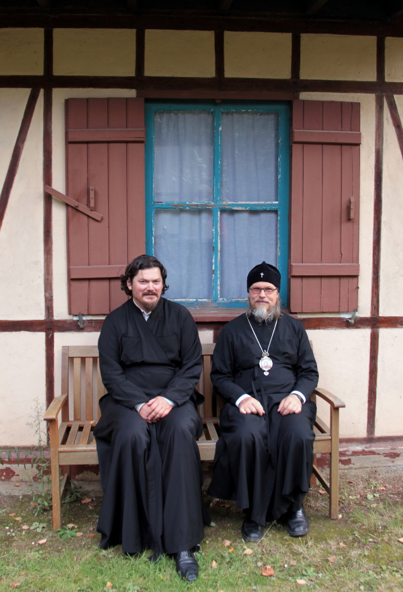 Monseigneur Marc, archevêque d’Egorievsk, a visité les lieux de mémoire orthodoxe à Clamart
