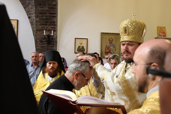 La paroisse de Montgeron célèbre la fête de Tous les Saints qui ont illuminé la terre de Russie
