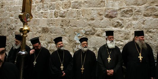 Dans l'Eglise de Grèce le problème de la pénurie de clergé s'aggrave