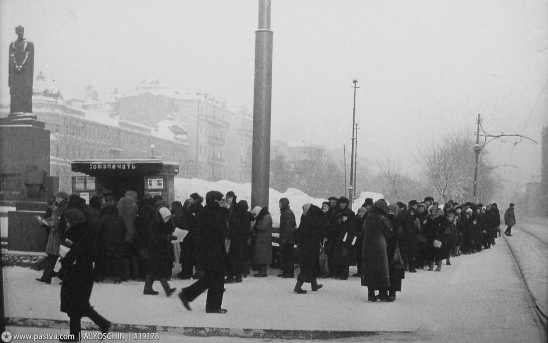 SAINT NICOLAS DANS L’AUTOBUS - 1965