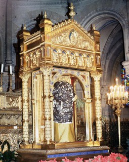 Argenteuil: à partir du 25 mars et pendant dix-sept jours, la basilique Saint-Denys va exposer la Sainte-Tunique