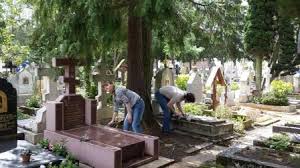 L’association de jeunesse « Chersonèse » a remis en ordre et aménagé  près de 50 tombes au cimetière de Sainte Geneviève des Bois