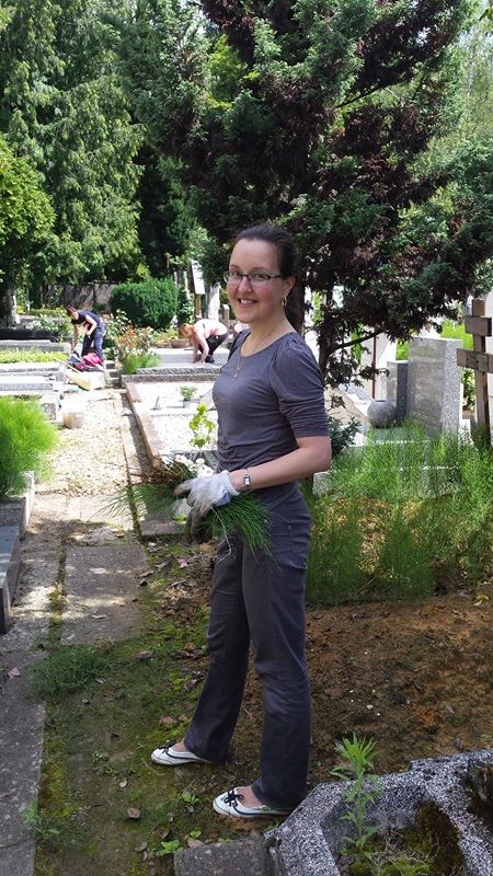 L’association de jeunesse « Chersonèse » a remis en ordre et aménagé  près de 50 tombes au cimetière de Sainte Geneviève des Bois