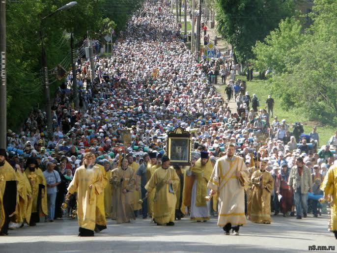 LE PEUPLE UKRAINIEN S’EST MIS EN MARCHE POUR LA PAIX DANS LE SILENCE DES MEDIA