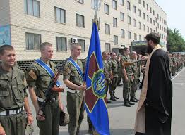 Des prêtres de l'Église orthodoxe ukrainienne (Patriarcat de Moscou) se sont rendus dans des unités des Forces armées ukrainiennes et y ont béni les nouvelles recrues