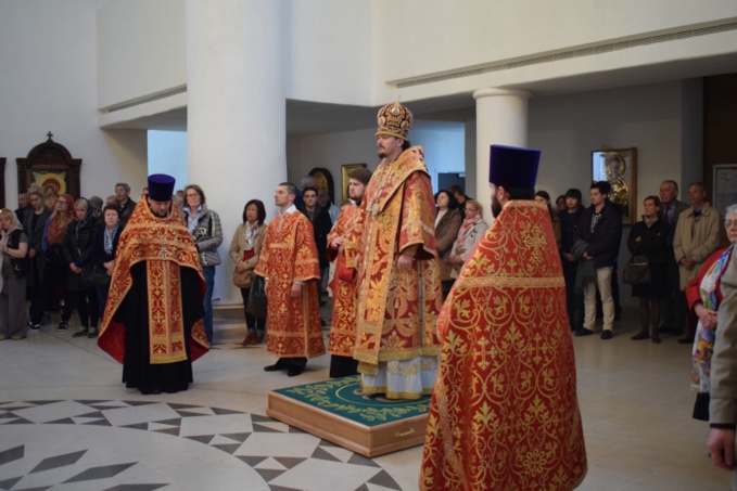 Visites pascales de Monseigneur Nestor, évêque de Chersonèse Visites pascales de Monseigneur Nestor, évêque de Chersonèse