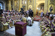 Le patriarche Cyrille rétablit le rite du lavement des pieds Le patriarche Cyrille rétablit le rite du lavement des pieds