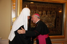 Le patriarche Cyrille a reçu Mgr Vincenzo Paglia