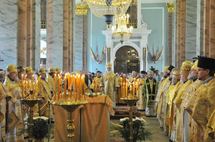 Première liturgie patriarcale à l'église Saints-Pierre-et-Paul de Saint-Pétersbourg