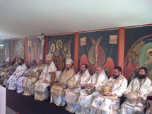 Mgr Innocent a participé à la liturgie à Limours présidée par le patriarche Daniel de Roumanie