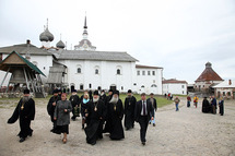 Le patriarche Cyrille aux Solovki: "C'est ici que le plus grand crime de l'histoire de notre pays a été commis" Le patriarche Cyrille aux Solovki: "C'est ici que le plus grand crime de l'histoire de notre pays a été commis"