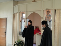 Le métropolite Hilarion de Volokolamsk a visité l'église des Trois-Saints-Docteurs et le Séminaire russe