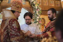 Mgr Nestor, évêque de Chersonèse, a présidé les solennités de la fête onomastique de la paroisse des Saints Nouveaux Martyrs à Vanves
