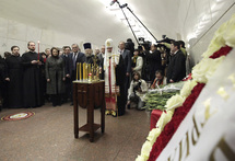 Le patriarche Cyrille célèbre un office dans le métro de Moscou à la mémoire des victimes des derniers attentats