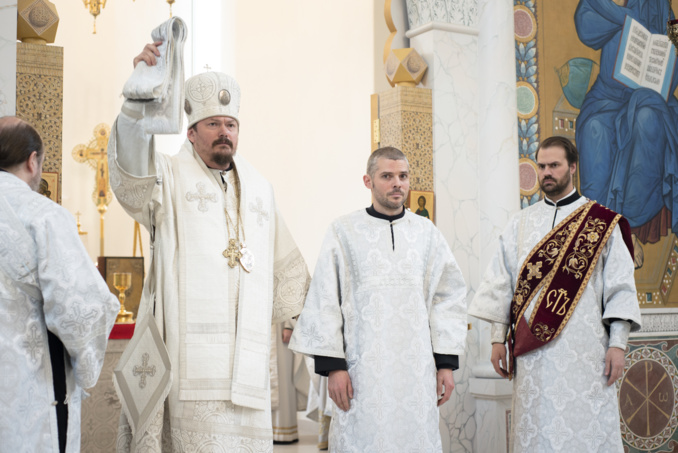 Evêque Nestor et le métropolite Antoine ont célébré la Divine Liturgie en la cathédrale de la Sainte Trinité