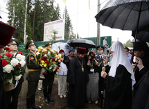 Le patriarche Cyrille en visite à Katyn: "Ce lieu doit être celui de la prière commune"