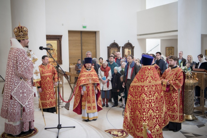 Mgr Nestor, évêque de Chersonèse, a célébré la Divine Liturgie du dimanche de l’aveugle-né