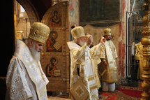 Mgr Nestor célèbre avec le patriarche Cyrille à la cathédrale de la Dormition du Kremlin