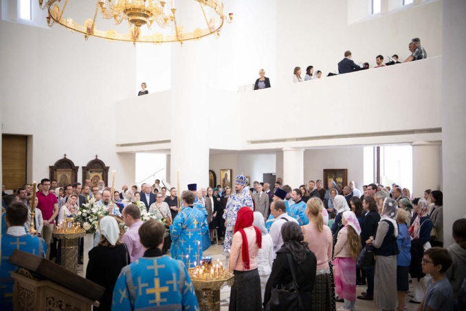 Mgr Nestor, évêque de Chersonèse, a célébré la Divine Liturgie de la fête de la Protection de la Vierge Marie en la cathédrale de la Sainte-Trinité