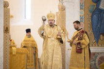 Mgr Nestor, évêque de Chersonèse, a célébré la Divine Liturgie en la cathédrale parisienne de la Sainte-Trinité