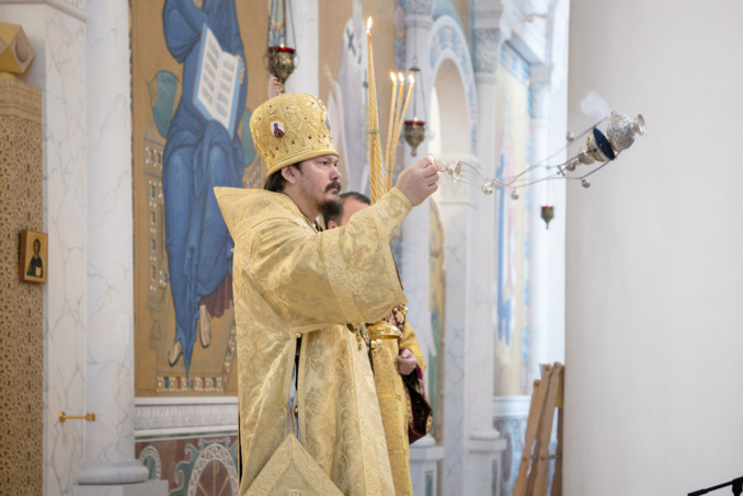 Mgr Nestor, évêque de Chersonèse, a officié la Divine Liturgie en la cathédrale de la Sainte-Trinité