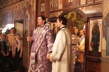 Mgr Nestor célèbre une ordination diaconale à l'église des Trois-Saints-Docteurs à Paris Mgr Nestor célèbre une ordination diaconale à l'église des Trois-Saints-Docteurs à Paris