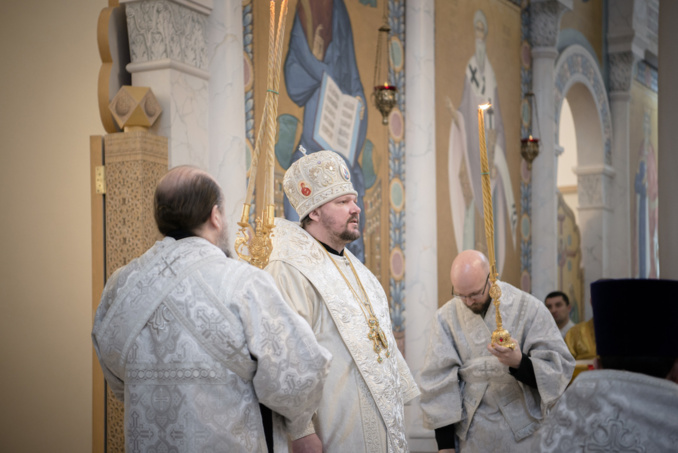 Clôture de la fête du Baptême du Christ: Mgr Jean, métropolite de Chersonèse et d'Europe occidentale a célébré la Liturgie en la cathédrale de la Sainte-Trinité