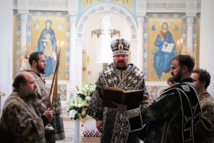 Le métropolite Jean a célébré les matines du Samedi Saint avec le rite de l'ensevelissement du Christ