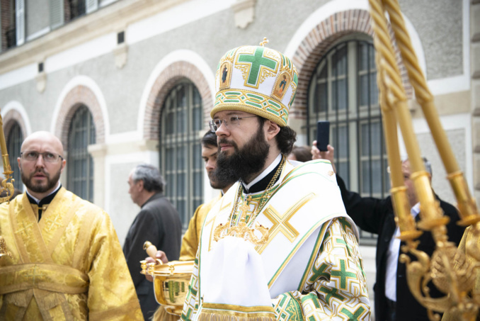 La fête patronale de la cathédrale de la Sainte-Trinité et la première Liturgie du Mgr Antoine, le métropolite de Chersonèse et d’Europe occidentale à Paris La fête patronale de la cathédrale de la Sainte-Trinité et la première Liturgie du Mgr Antoine, le métropolite de Chersonèse et d’Europe occidentale à Paris