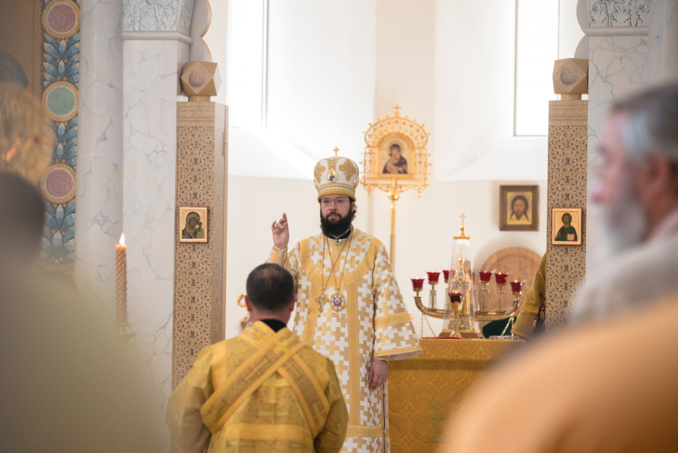Mgr Antoine, métropolite de Chersonèse et d'Europe occidentale, a célébré la Divine Liturgie de la fête de tous les Saints de la Terre Russe