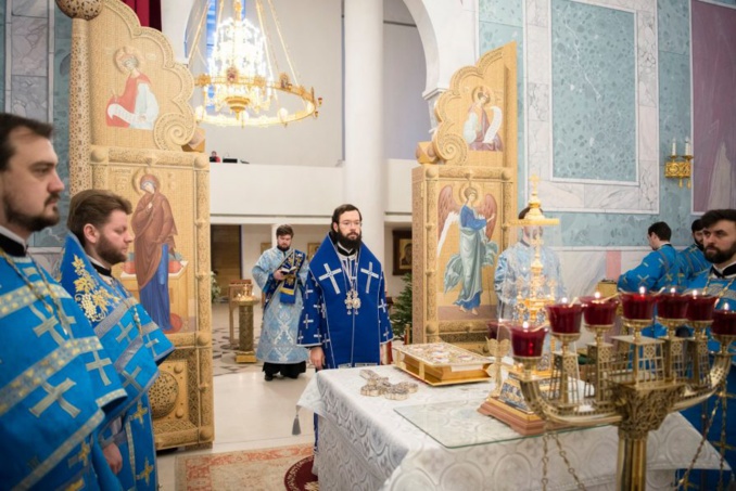 La Synaxe de la Mère de Dieu célébrée par Mgr Antoine et le clergé en la cathédrale de la Sainte Trinité à Paris