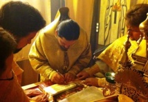 Mgr Nestor a consacré de nouveaux antimensia pour les églises du diocèse Mgr Nestor a consacré de nouveaux antimensia pour les églises du diocèse