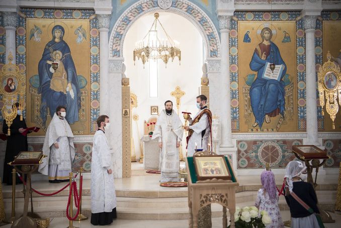 Monseigneur Antoine a célébré la Divine Liturgie en la cathédrale de la Sainte-Trinité à Paris