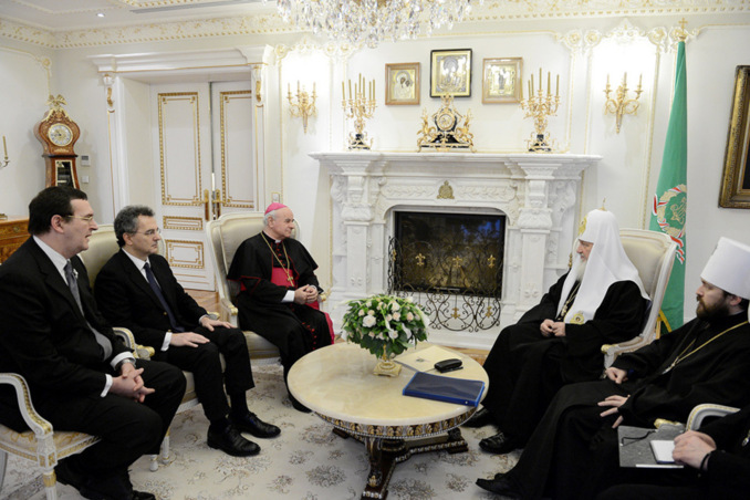 Rencontre entre le patriarche Cyrille et Mgr Vincenzo Paglia: le patriarche Cyrille exprime son soutien à l'Eglise en France