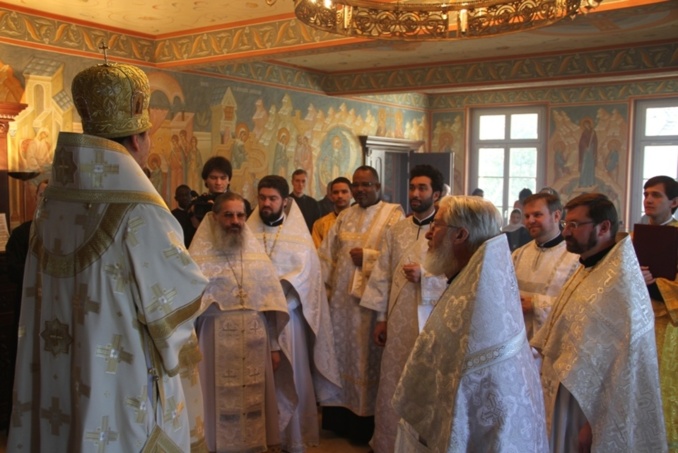 Mgr Nestor a présidé la divine liturgie et l'ordination diaconale le jour de la fête patronale du Séminaire Mgr Nestor a présidé la divine liturgie et l'ordination diaconale le jour de la fête patronale du Séminaire
