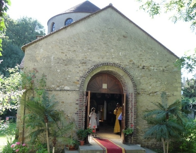 Liturgie épiscopale à l'église Saint-Séraphin-de-Sarov à Montgeron Liturgie épiscopale à l'église Saint-Séraphin-de-Sarov à Montgeron
