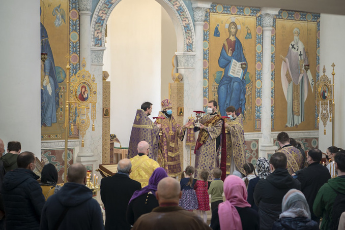Mgr Antoine a célébré le rite de bénédiction des nouveaux animensions ainsi que la Divine Liturgie en la cathédrale de la Sainte Trinité