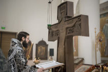 Le métropolite Antoine a célébré les Vêpres avec la lecture de l’Acathiste à la Passion du Christ