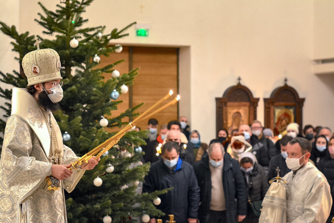 La Nativité du Christ: Mgr Antoine a célébré la Divine Liturgie en la cathédrale de la Sainte Trinité à Paris
