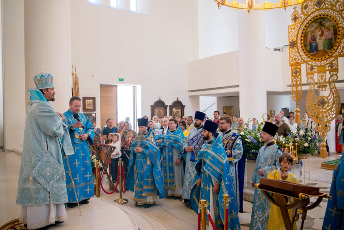 La fête de la Dormition de la Vierge Marie célébrée en la cathédrale de la Sainte Trinité à Paris