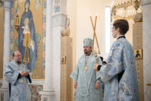 Le dimanche d'avant l'Exaltation de la Croix l'archevêque Nestor a célébré la Divine Liturgie en la cathédrale de la Sainte Trinité à Paris