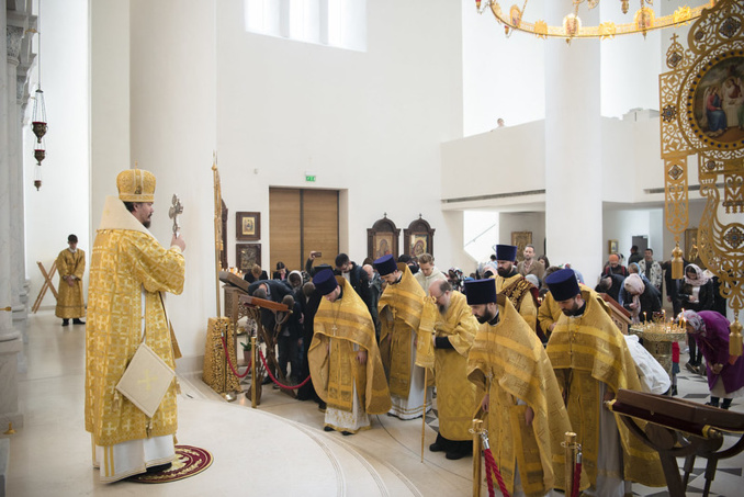 Monseigneur Nestor a célébré la Divine Liturgie en la cathédrale de la Sainte Trinité