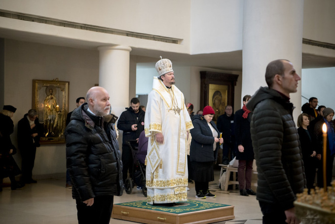 Dimanche après Théophanie: Mgr Nestor a célébré la Divine Liturgie en la cathédrale de la Sainte Trinité à Paris