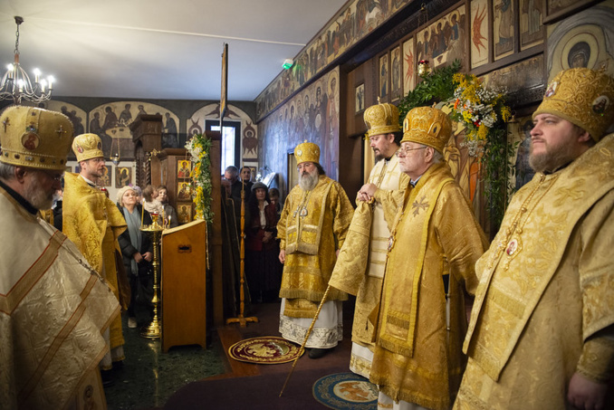 Les hiérarques de l’Exarchat patriarcal d’Europe occidentale ont célébré la Divine Liturgie en l’église cathédrale des Trois Saints Hiérarques à Paris