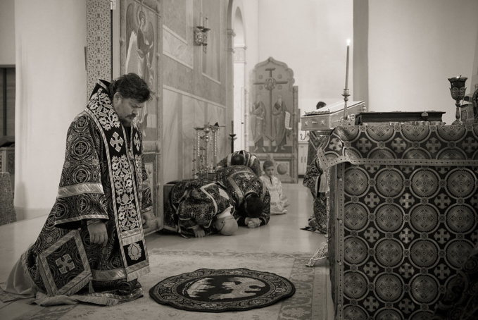 Le métropolite Nestor a célébré la Liturgie des Dons Présanctifiés en la cathédrale de la Sainte Trinité à Paris