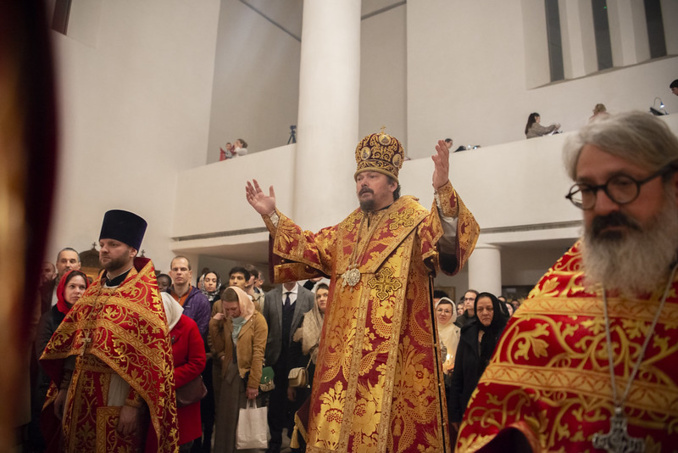 La nuit de la Résurrection du Christ : le métropolite Nestor a célébré les offices de Pâques en la cathédrale de la Sainte Trinité