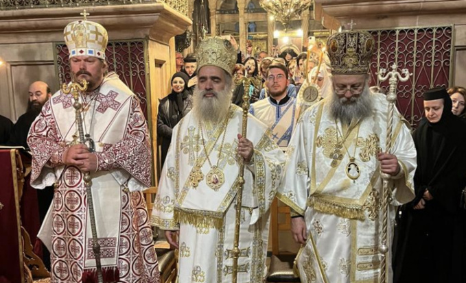 Le métropolite Nestor a célébré la Divine Liturgie dans la grotte du Tombeau du Christ à Jérusalem