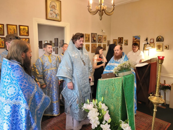 À l'occasion de l'anniversaire de son sacre épiscopal, le Métropolite Nestor a célébré la Liturgie à la chapelle du Saint-Esprit à Clamart À l'occasion de l'anniversaire de son sacre épiscopal, le Métropolite Nestor a célébré la Liturgie à la chapelle du Saint-Esprit à Clamart